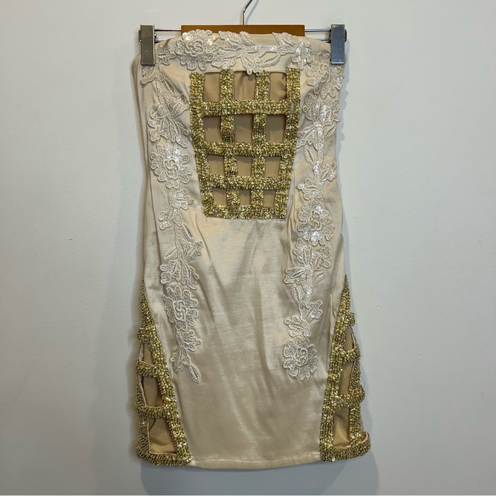 Pascucci Strapless Mini Dress Lace Appliqué Beaded Lattice Details Cream Gold